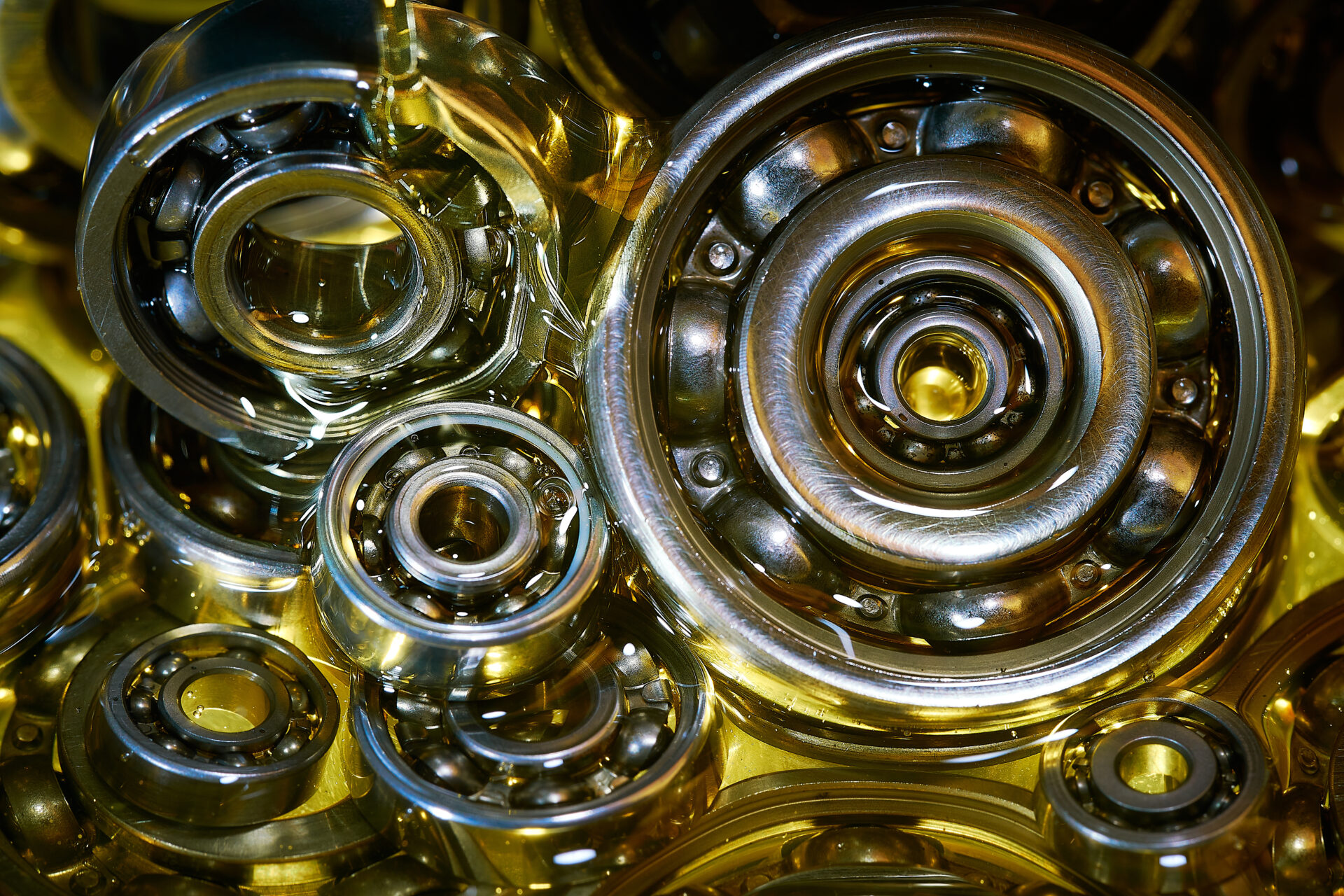 Ball bearing. Motor oil. Lubricating oil. Rolling bearings.